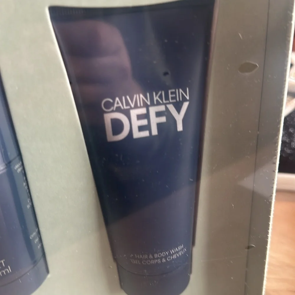 Calvin Klein Defy for Men Hair and Body Wash 100 ml 3.3 fl oz NEW